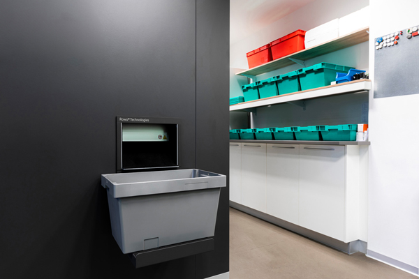 Lieferkisten in der Eulen Apotheke